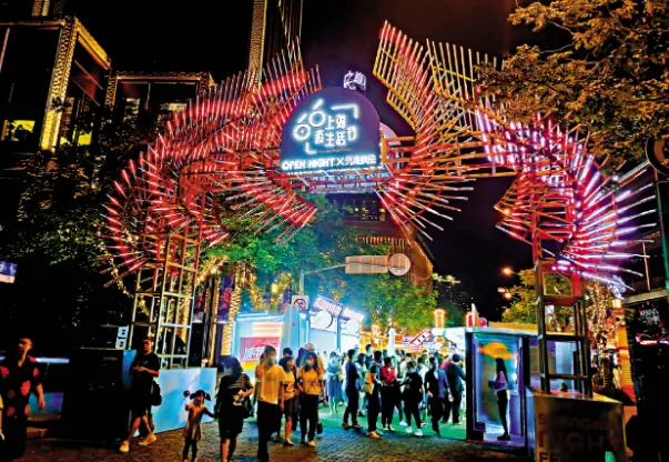 魔都夜晚告白适合去哪些安静江景平台？人少时间段与拍照机位